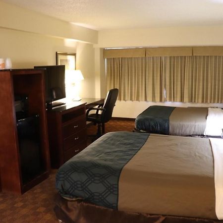 Rodeway Inn Sandston Buitenkant foto