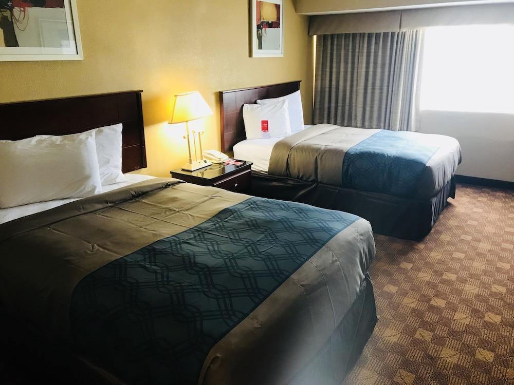Rodeway Inn Sandston Buitenkant foto