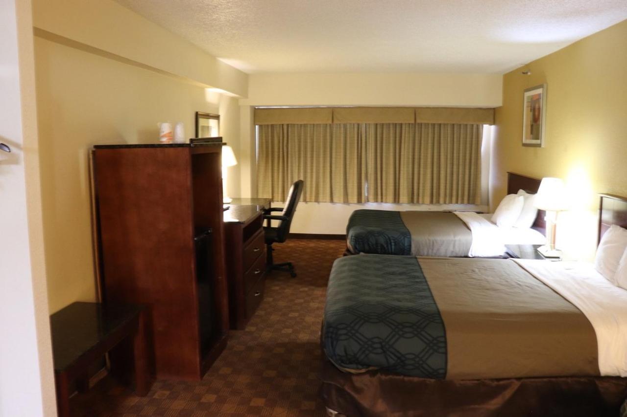Rodeway Inn Sandston Buitenkant foto