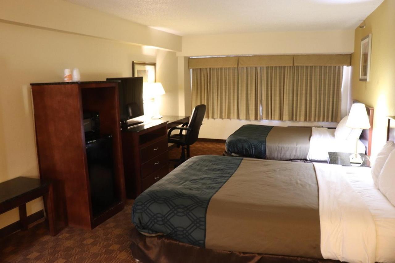 Rodeway Inn Sandston Buitenkant foto