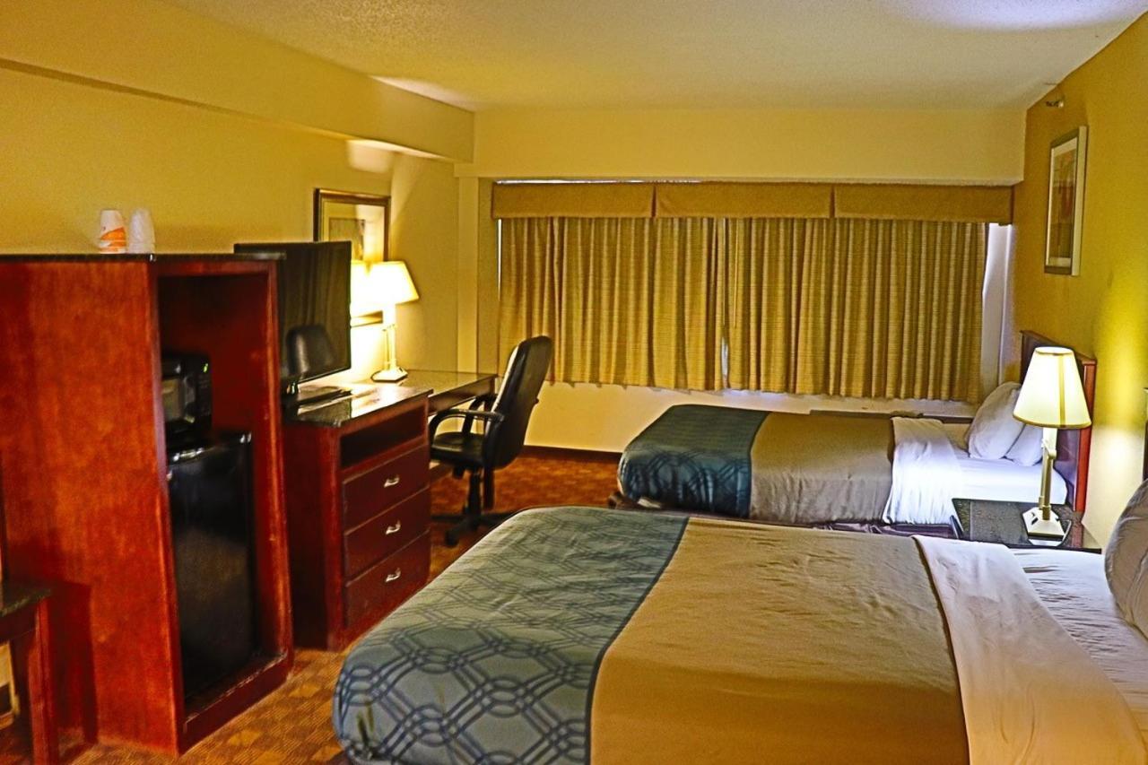 Rodeway Inn Sandston Buitenkant foto