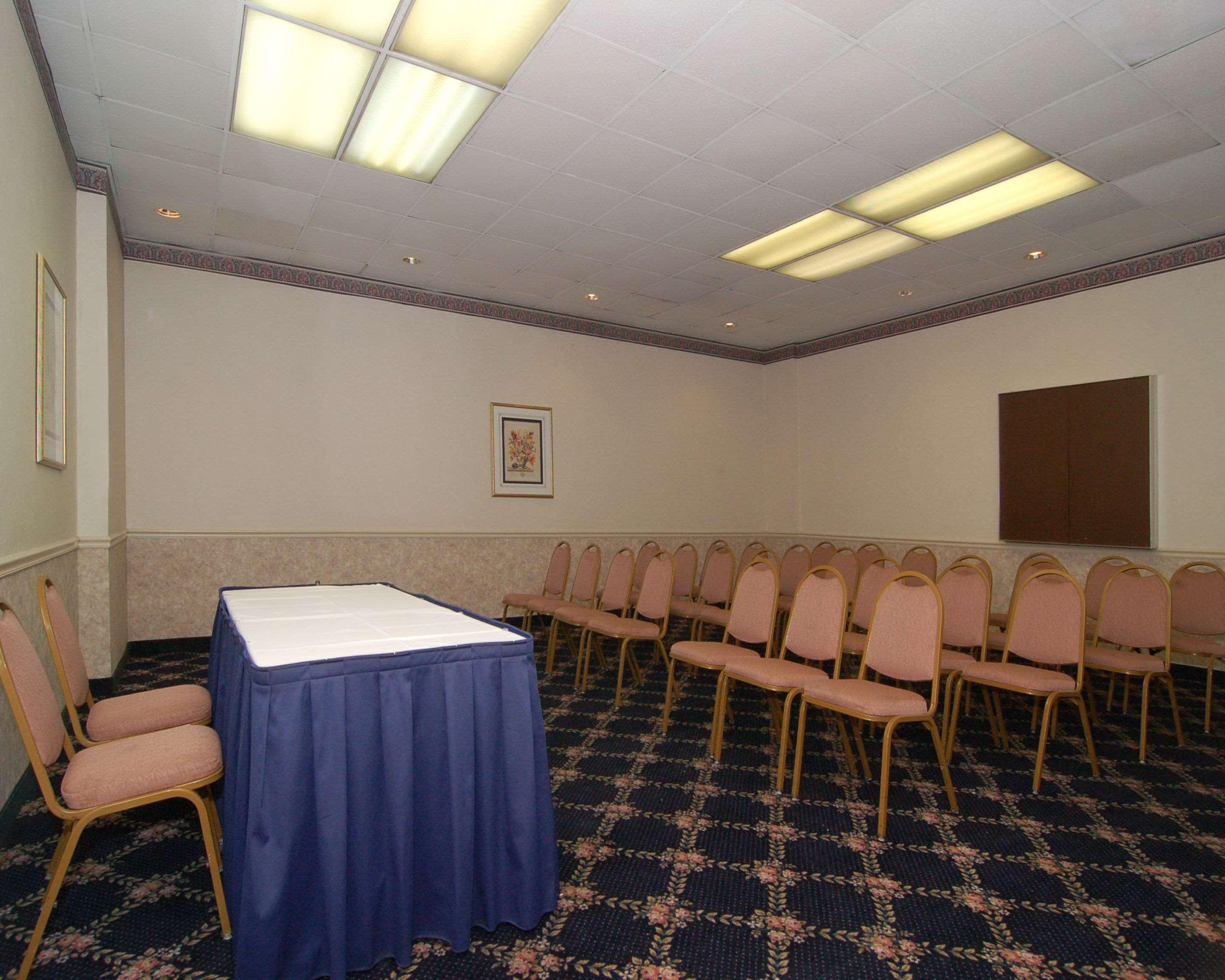 Rodeway Inn Sandston Buitenkant foto